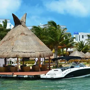 Sunset Marina & Yacht Club Cancún